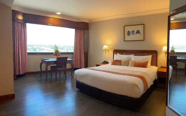 Topland Hotel & Convention Centre