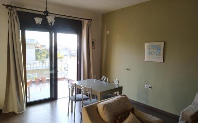 Pantazopoulou square apartment (central railway)