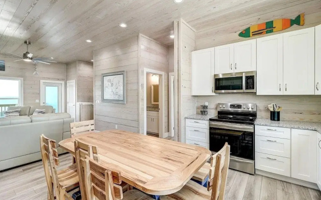 Seven Palms 3 Bedroom Home by RedAwning