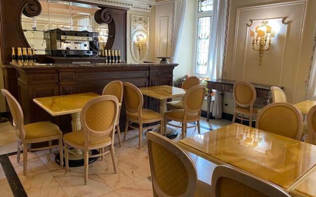 Champagne Palace Hotel