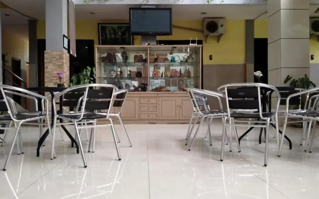 RedDoorz @ Hotel Surabaya Sumenep