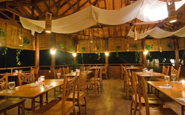 Hawaii Resort Family Suites @ Anyer Beach