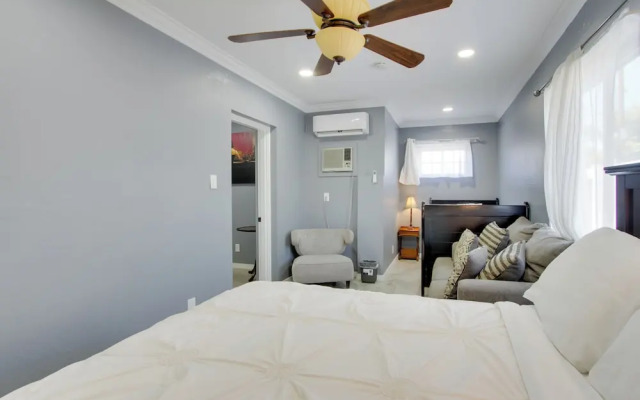 Ultimate Phoenix Group Getaway: Patio + Pool!