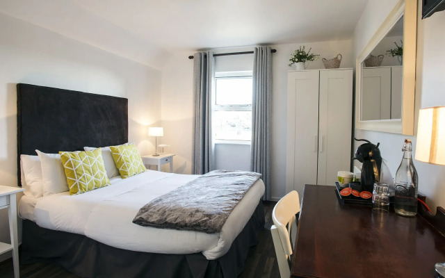 Maddens Bridge Bar, Restaurant & Guesthouse