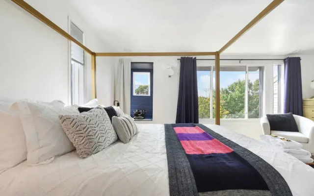 Yinz Retreat, Above the City Home