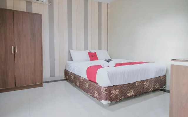 RedDoorz Syariah near Jamtos Jambi 2