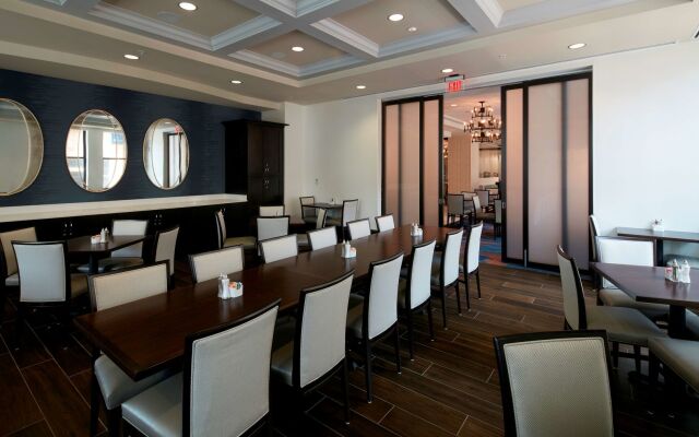 Embassy Suites Louisville Downtown