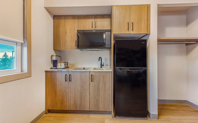 Days Inn & Suites by Wyndham West Edmonton