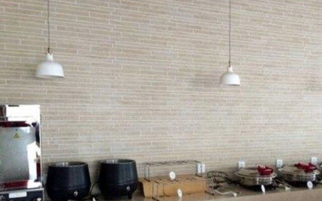 Ji Hotel (Haining Haichang South Road Leather City