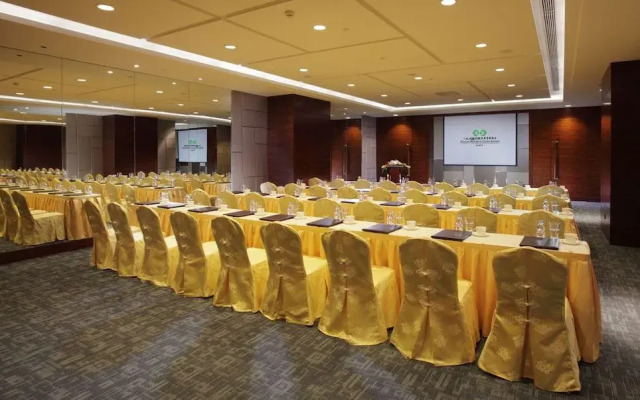 Phoenix Waterside Gloria Resort