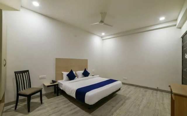 OYO 18833 SilverKey Babylon Whitefields