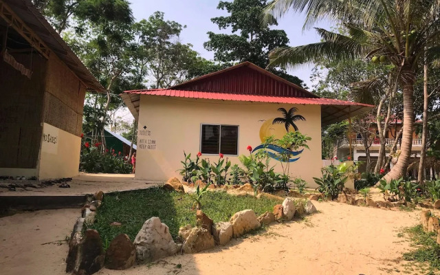 Yellow Moon M23 Hostel