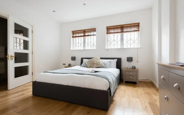 Platinum Apartment in Camden 9946