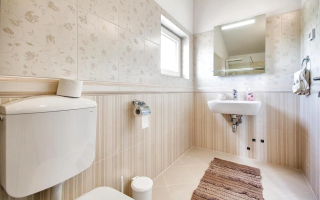 Stunning Home in Valtura With Jacuzzi, Wifi and 4 Bedrooms