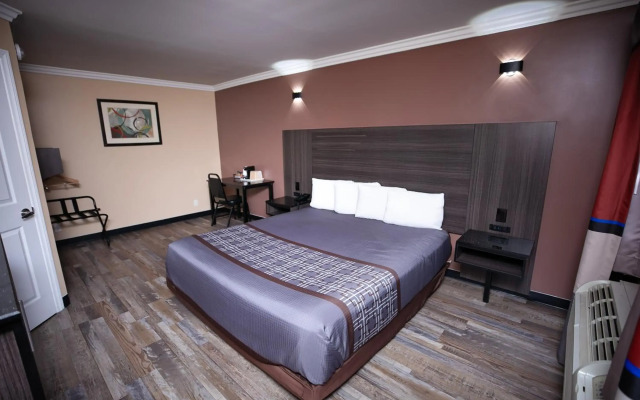Rodeway Inn & Suites