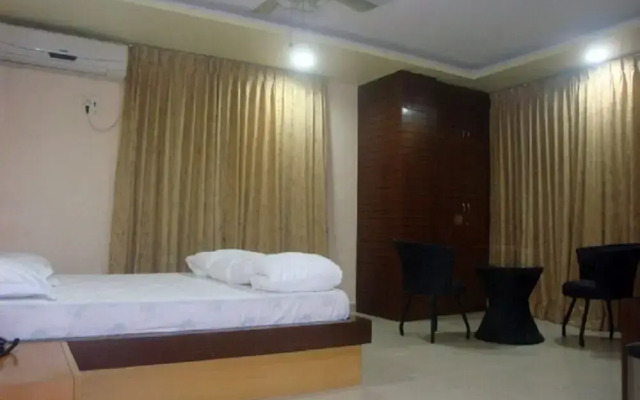 Hotel Hilltop International