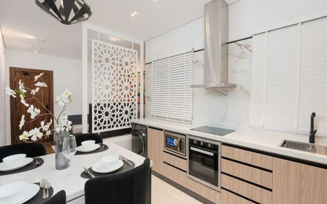 Luxurious 1-bedroom Apartment in Almughrizat