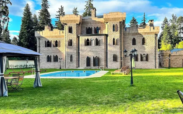 The Castle - Your unique way of retreat