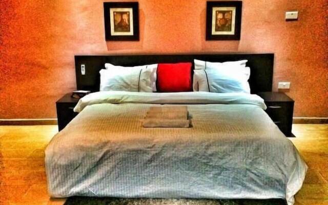 The 09 Club House Lounge And Suites