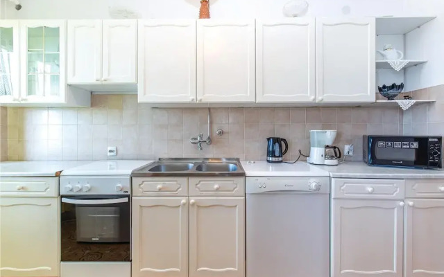 Amazing apartment in Novi Vinodolski w/ 3 Bedrooms