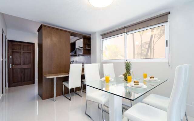 2br2 5BA Townhouse w Pool 3min Walk 2 Eaglebeach