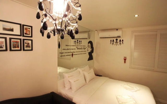 Luna Motel