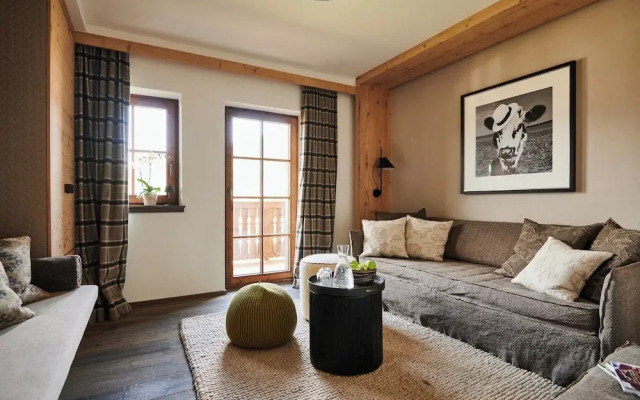 Serviced Luxury Chalet Evi
