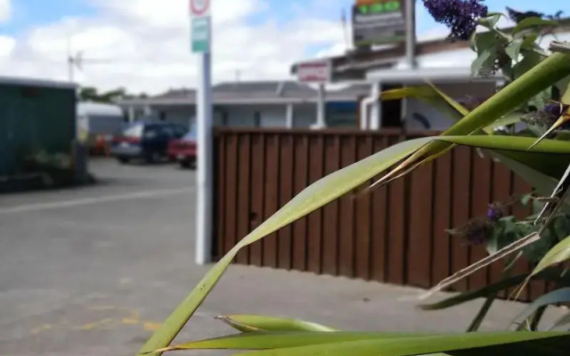 Racecourse Backpackers Hostel