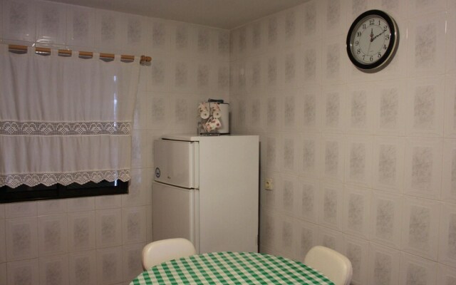 House With 2 Bedrooms in Paredes do Rio, With Wonderful Mountain View