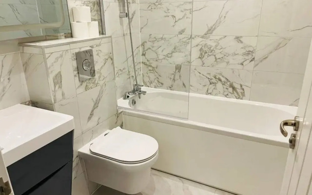 Stylish Salt Hill 2 Bed 1 Bath Apartment