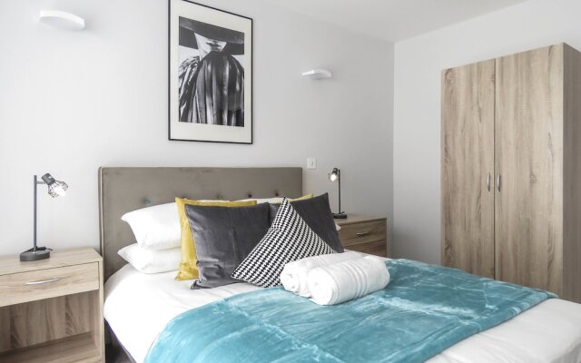 Tudors eSuites Birmingham Apartments with Gated Parking