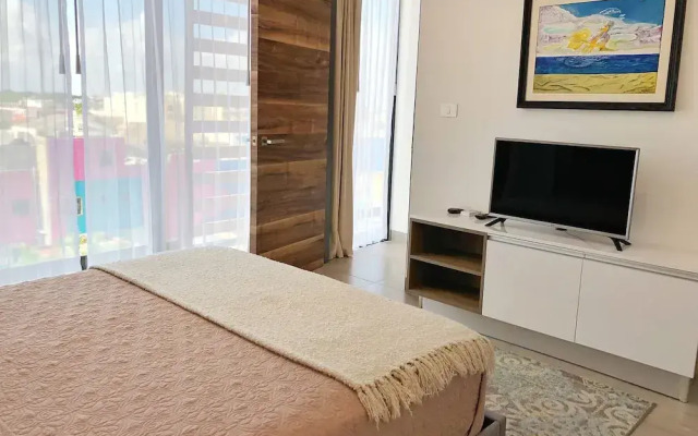 Luxe Condos Complex with Roof Pool