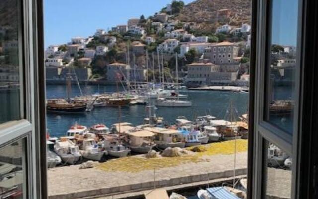 On The Port Mansion Studio 2 Hydra