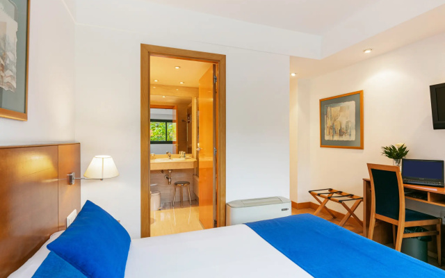 Отель Sercotel de los Reyes