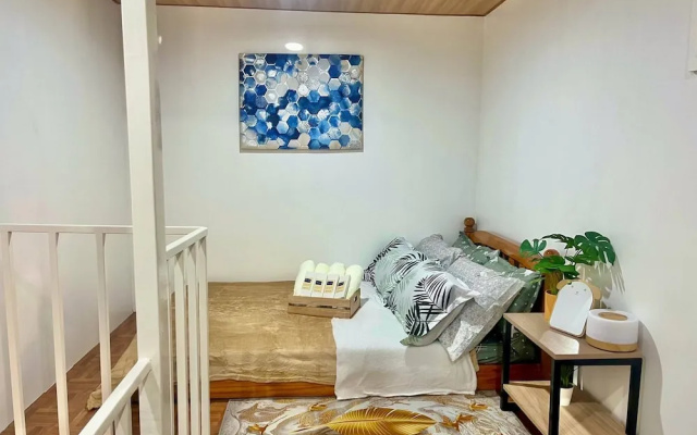 Bloomstone Urban Chill Cabin