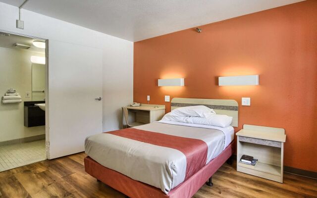 Motel 6 New Cumberland, PA - Harrisburg - Hershey South