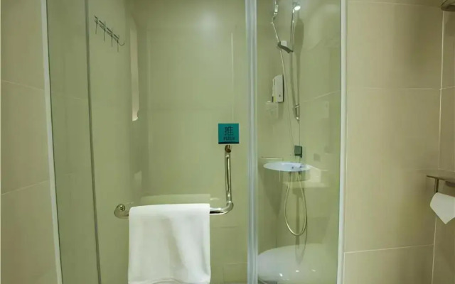 City Comfort Inn Maoming Huazhou Bei‘an Bus Station