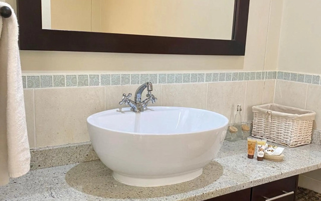 Barbados 13, Caribbean Estate