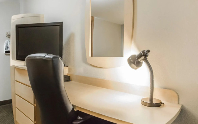 Suburban Studios Clarksville-Louisville North