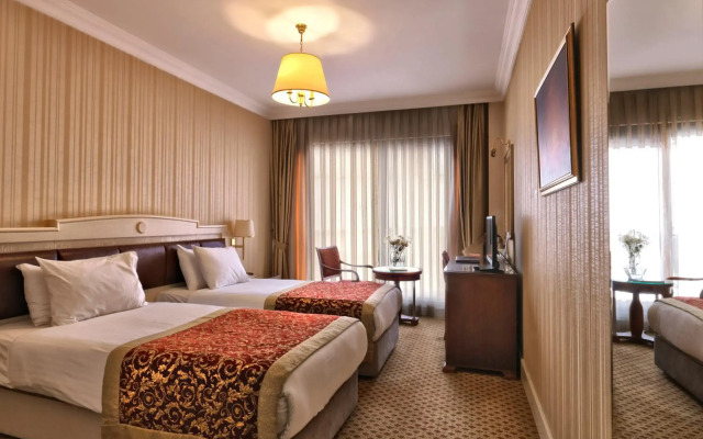 Taksim Metropark Hotel