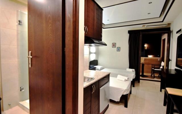 7 Days Studios & Apts