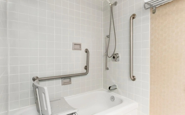 Travelodge by Wyndham Owen Sound