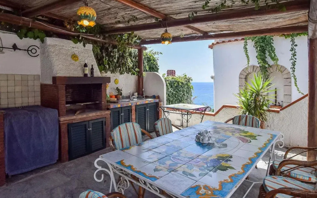 Stunning Home in Sant'angelo With Wifi and 2 Bedrooms