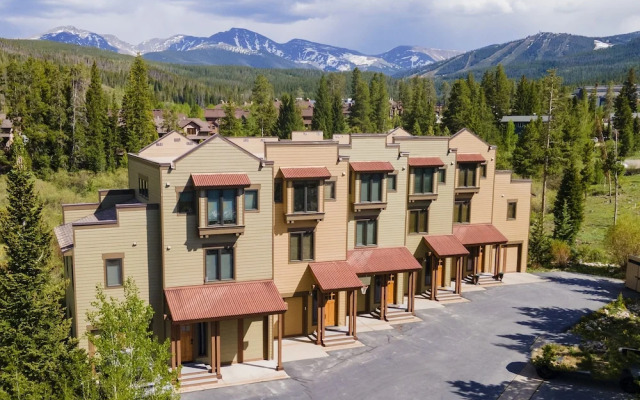 Willows Way 106 3 Bedroom Townhouse by RedAwning