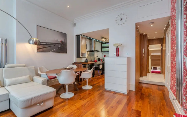 The Red Room Apartment - Fitzrovia - by Frankie Says