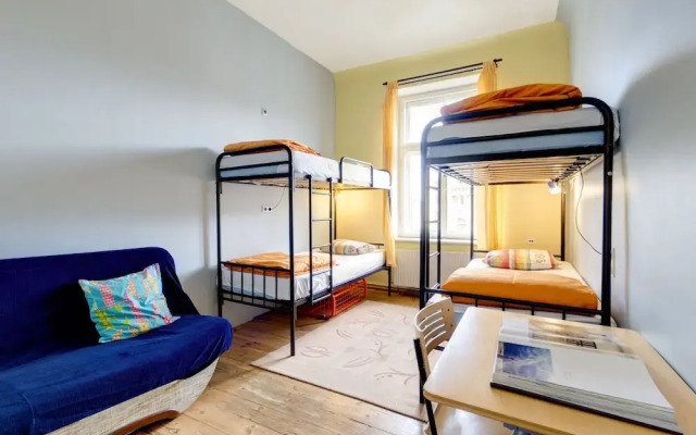 Funky Backpackers Hostel & Apartments
