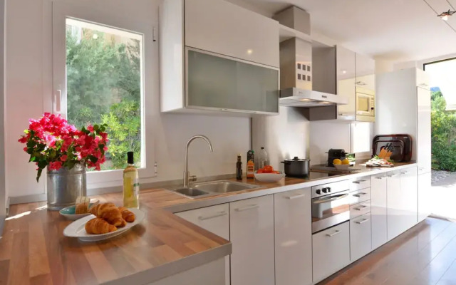 Mallorca Family Sea Front Villa in Betlem