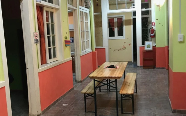 Hostal Tricontinental