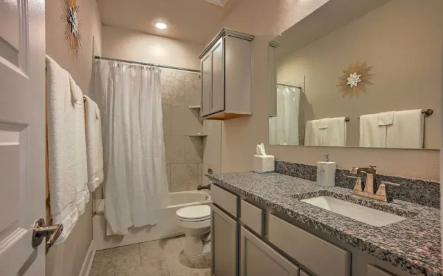 College Station Townhome w/ Furnished Patio!