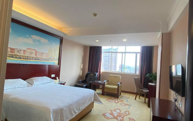 Vienna Hotel (Changsha Ningxiang West High-speed Railway Station Emerald Lake Store)
